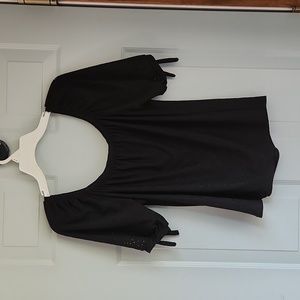 W5, Woman's, Sz M,  Elastized Neck, can b Worn on Shoulders, Eyelet Material Bl